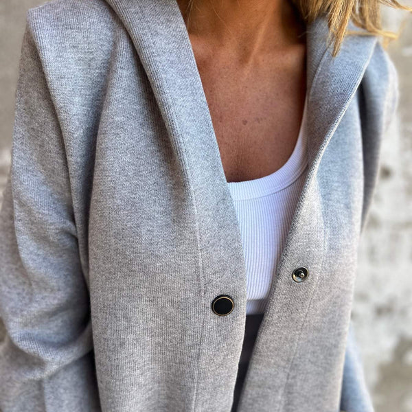 Arianna | Cardigan à capuche avec détails en boutons