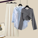  Ensemble trois pièces : pull gris + chemise bleue + pantalon large abricot