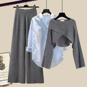  Ensemble de trois pièces : pull gris + chemise bleue + pantalon large gris