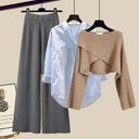  Ensemble trois pièces : pull couleur café + chemise bleue + pantalon large gris