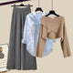  Ensemble de trois pièces : pull couleur café + chemise bleue + pantalon large gris