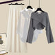  Ensemble de trois pièces : pull gris + chemise blanche + pantalon large abricot