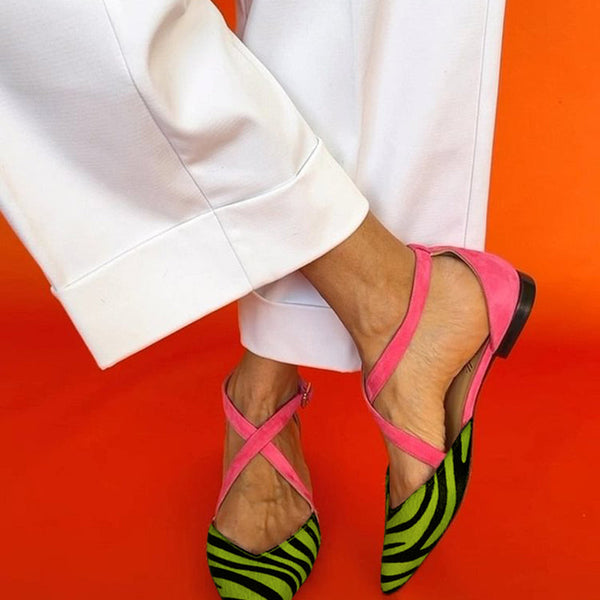 Zarella | Sandales Plates Rayées Zèbre avec Brides Croisées à la Cheville